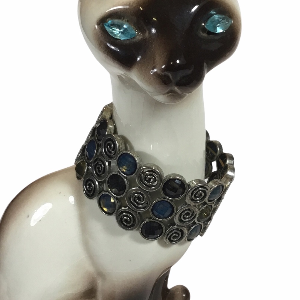 Silver toned stretchy bracelet with blue & gold